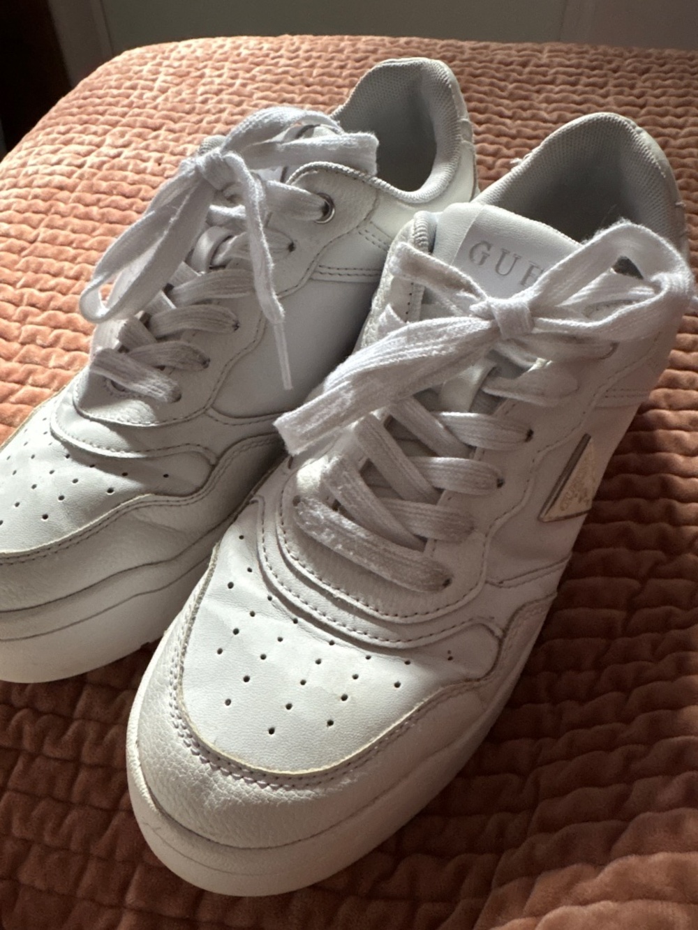 GUESS White Sneakers – Classic & Versatile